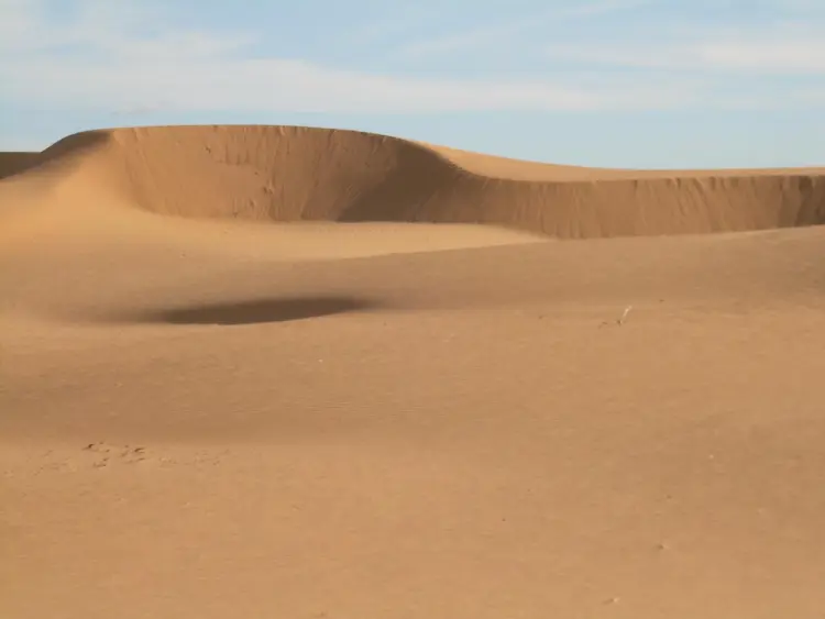 kǝri (faransa: dune; ingilisingilisi: dune)